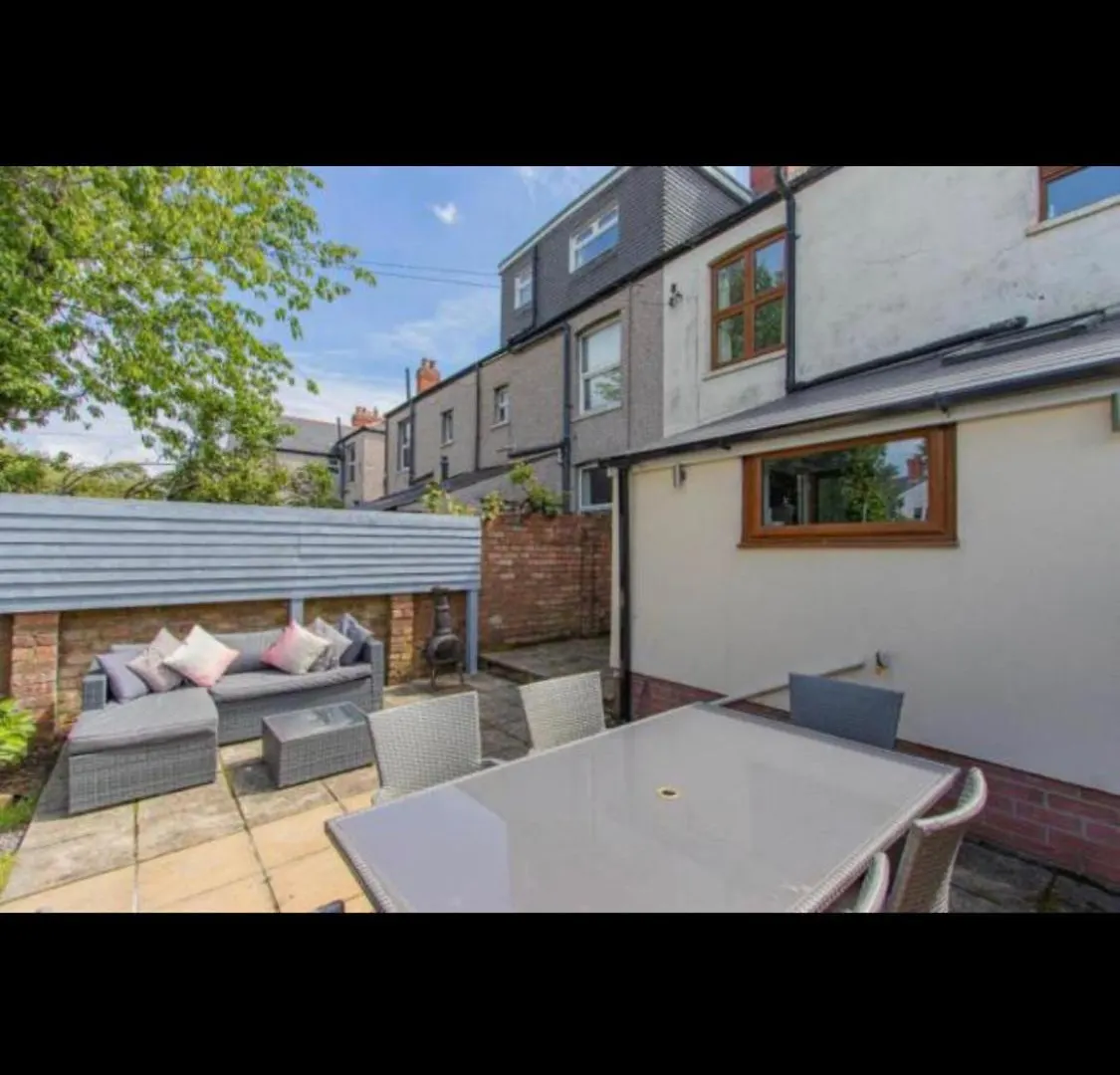 Laytonia Avenue Villa Cardiff